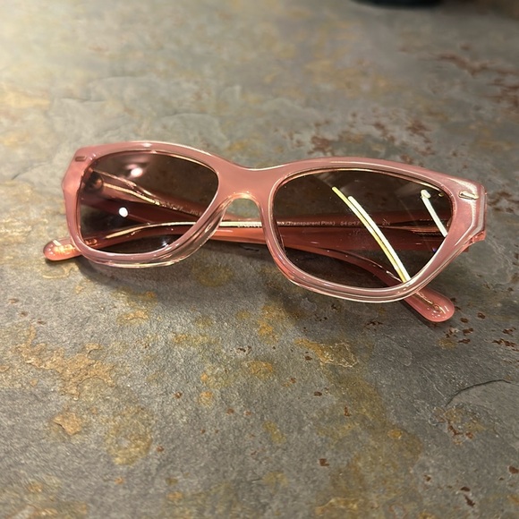 Coach CH570 sunglasses in milky pink/transparent pink frame cat eye shape - Picture 3 of 8